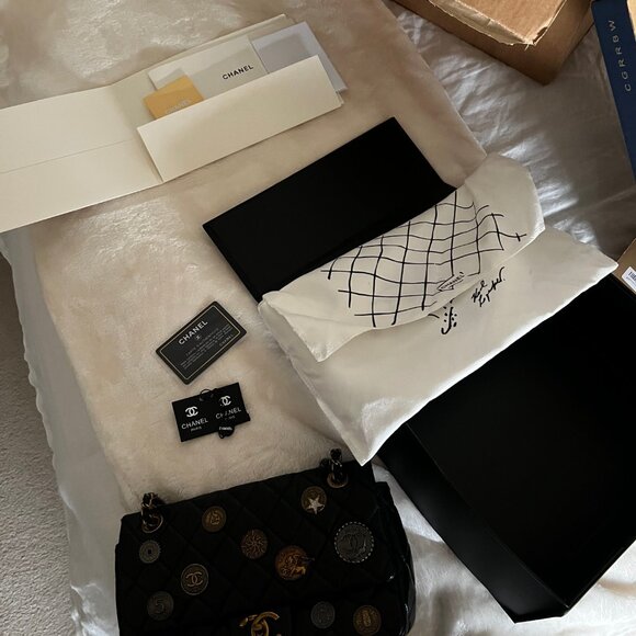 RARE Chanel Bag Flap Coin - Picture 2 of 3